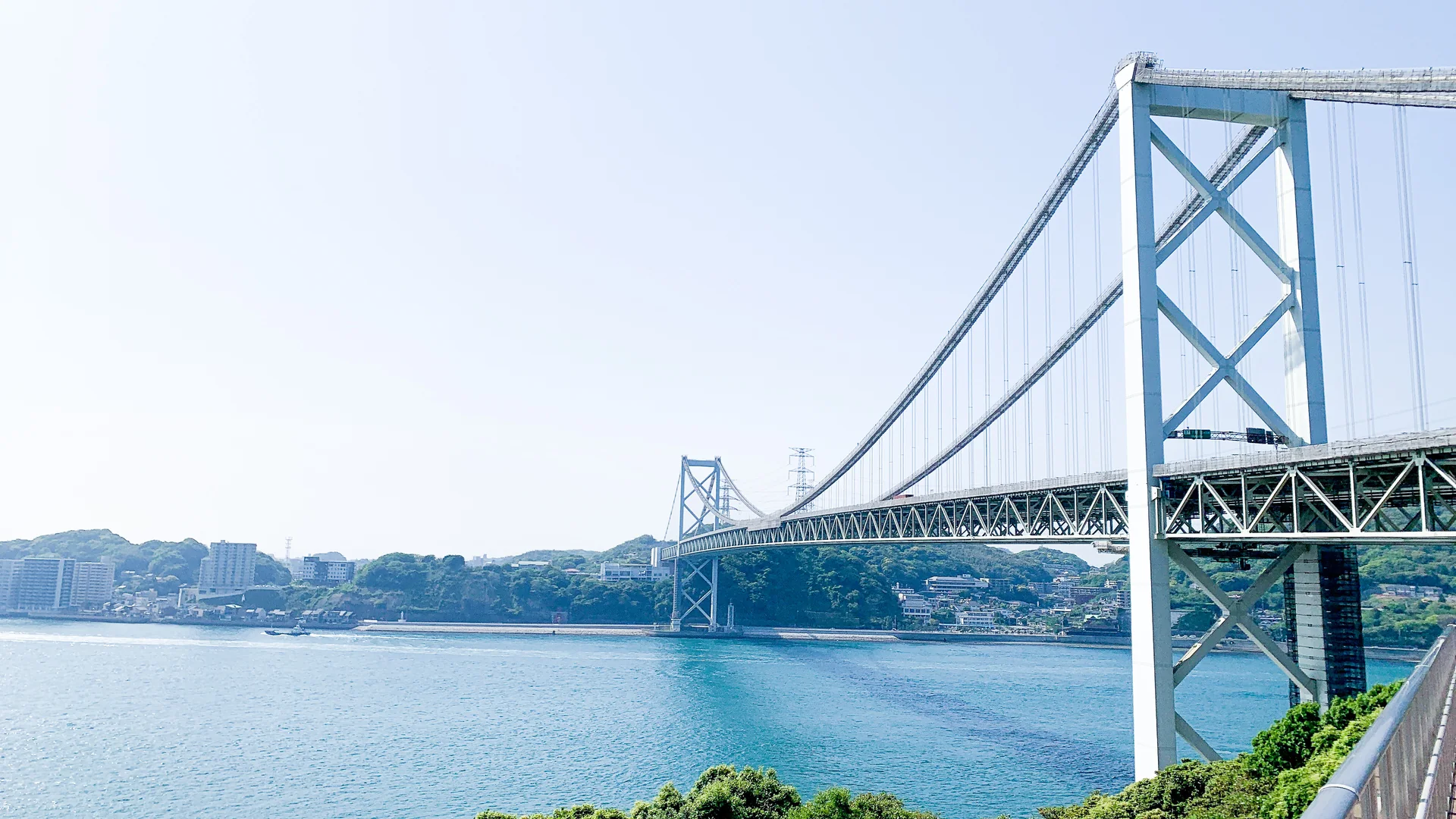 関門橋と関門海峡